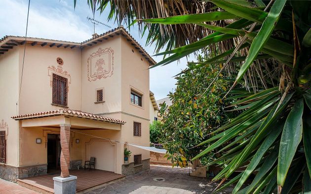 Foto 1 de Casa en venta en Vilassar de Mar de 6 habitaciones con terraza y jardín