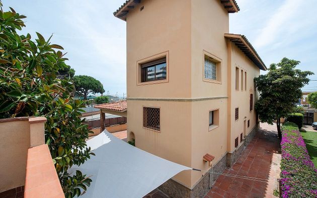 Foto 2 de Casa en venta en Vilassar de Mar de 6 habitaciones con terraza y jardín