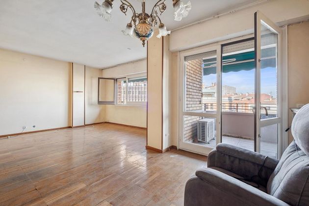 Foto 2 de Pis en venda a Centre - Girona de 4 habitacions amb terrassa i aire acondicionat