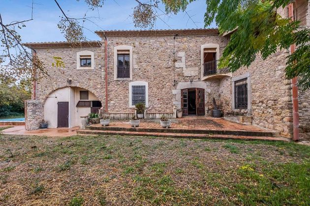 Foto 1 de Venta de casa rural en Torrent (Girona) de 7 habitaciones con terraza y piscina
