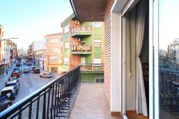 Foto 1 de Venta de piso en El Pilar de 4 habitaciones con balcón y aire acondicionado