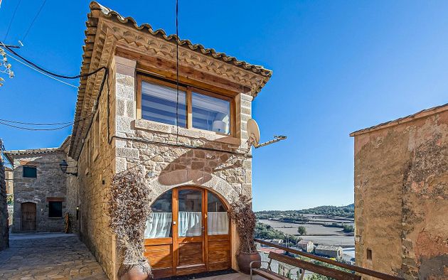 Foto 1 de Casa adossada en venda a Oliola de 3 habitacions amb balcó i aire acondicionat