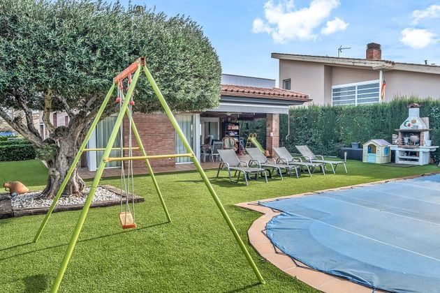 Foto 2 de Casa en venta en Avinyonet de Puigventós de 5 habitaciones con terraza y piscina