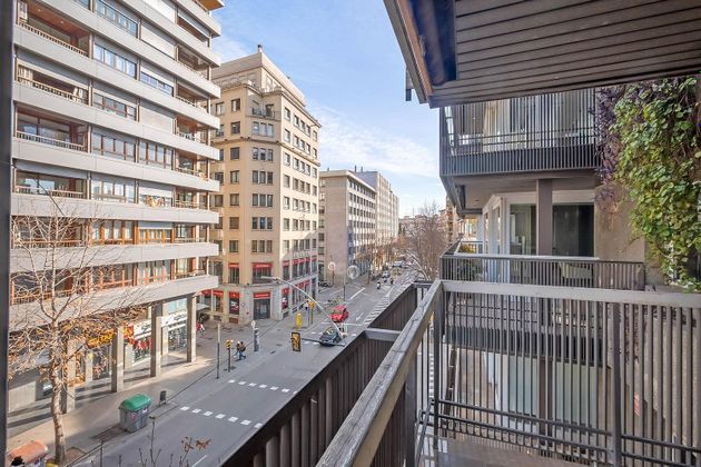 Foto 2 de Pis en venda a Eixample Nord – La Devesa de 4 habitacions amb terrassa i balcó