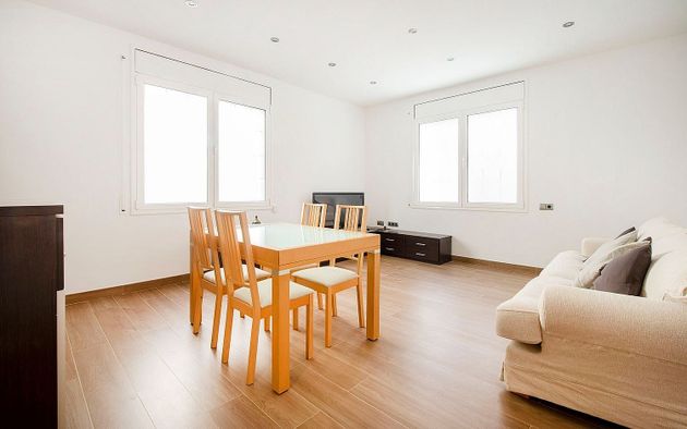 Foto 2 de Pis en lloguer a Vila de Gràcia de 3 habitacions amb garatge i mobles