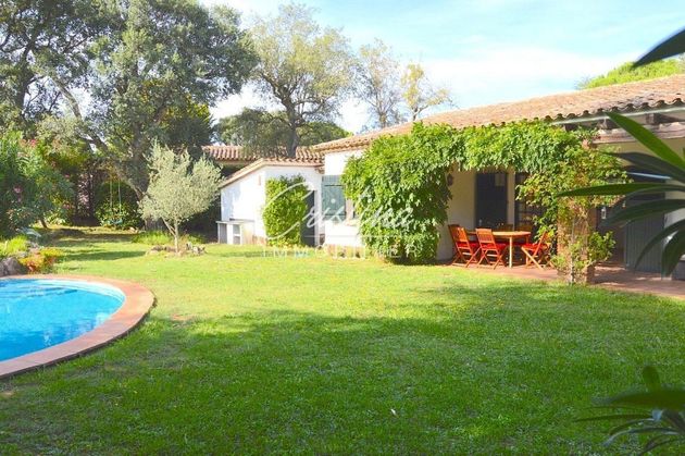 Foto 1 de Chalet en venta en Golf Costa Brava - Bufaganyes de 4 habitaciones con terraza y piscina