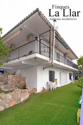 Foto 1 de Venta de casa en La Sentiu - Can Tries de 4 habitaciones con terraza y jardín
