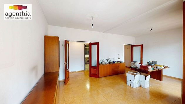 Foto 1 de Piso en venta en Eixample Nord – La Devesa de 4 habitaciones con terraza y ascensor