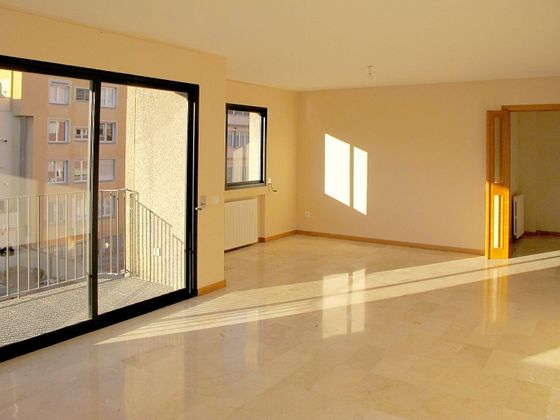 Foto 2 de Piso en venta en Eixample Nord – La Devesa de 4 habitaciones con terraza y balcón