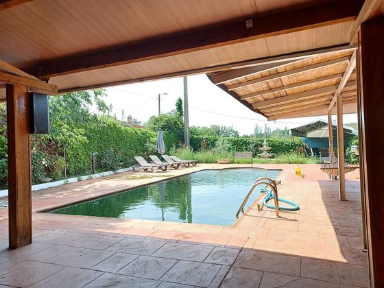 Foto 1 de Casa rural en venda a Quart de 4 habitacions amb piscina i garatge