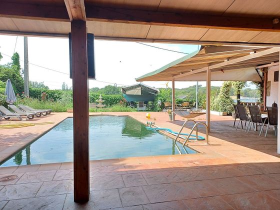 Foto 2 de Casa rural en venda a Quart de 4 habitacions amb piscina i garatge