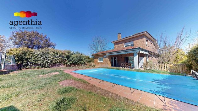 Foto 1 de Casa en venda a Quart de 4 habitacions amb terrassa i piscina