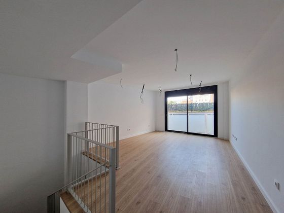 Foto 1 de Dúplex en venta en Eixample Nord – La Devesa de 3 habitaciones con terraza y balcón