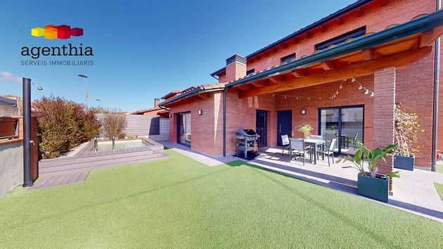 Foto 1 de Casa en venta en Porqueres de 4 habitaciones con terraza y piscina
