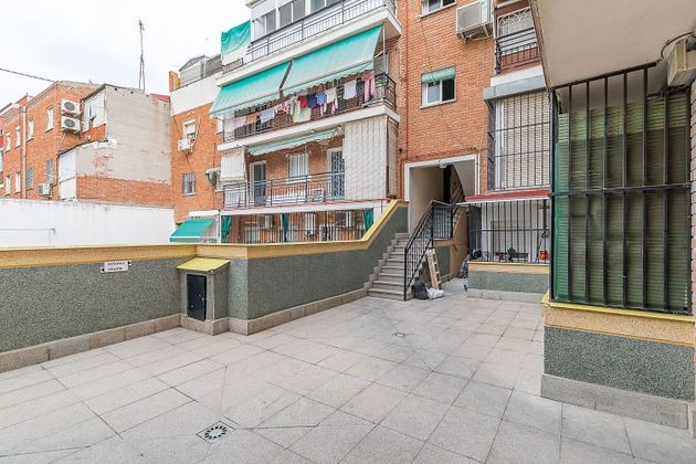 Foto 2 de Pis en venda a Los Rosales de 2 habitacions amb terrassa i aire acondicionat