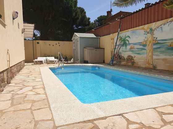 Foto 2 de Casa en venda a Escala, L´ de 3 habitacions amb piscina
