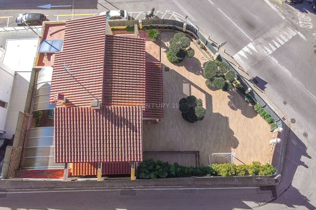Foto 1 de Venta de casa en calle Gran Via de Pau Casals de 3 habitaciones con terraza y piscina