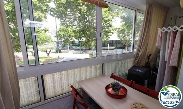 Foto 2 de Piso en venta en calle Flamicell de 2 habitaciones con terraza y piscina