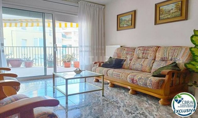 Foto 2 de Pis en venda a calle Cabrafiga de 3 habitacions amb terrassa i piscina