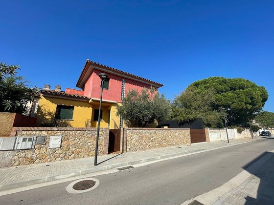 Foto 1 de Casa en venda a Escala, L´ de 4 habitacions amb piscina i garatge