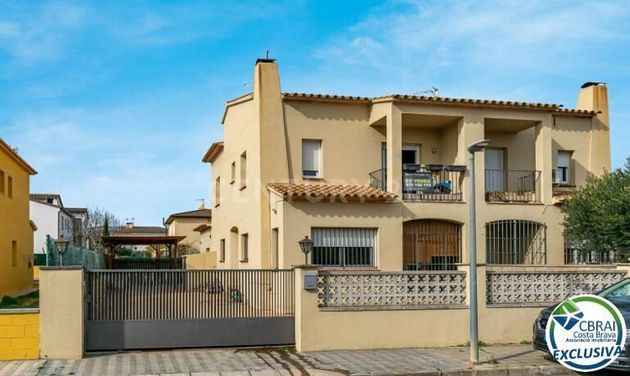 Foto 1 de Casa en venda a calle Sense Nom F de 5 habitacions amb terrassa i piscina