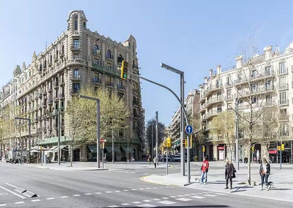 Foto 1 de Venta de piso en El Poble Sec - Parc de Montjuïc de 1 habitación con terraza y ascensor