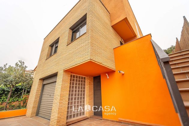 Foto 1 de Venta de casa adosada en Torrelles de Llobregat de 4 habitaciones con terraza y piscina