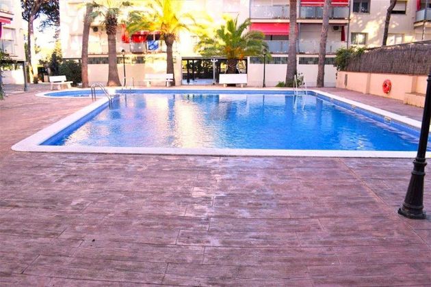 Foto 1 de Piso en venta en La Pineda de 3 habitaciones con terraza y piscina