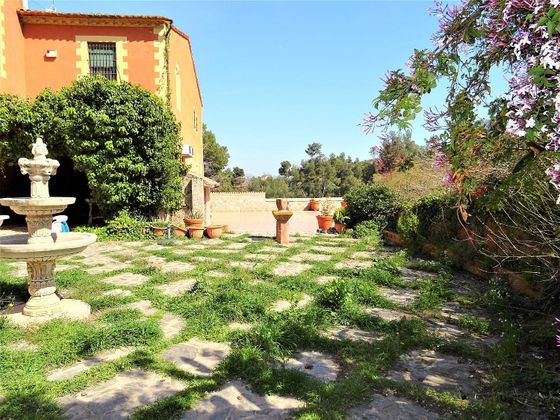 Foto 1 de Venta de casa rural en Centre - Sant Boi de Llobregat de 5 habitaciones con jardín