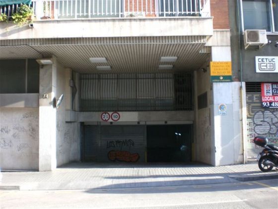 Foto 1 de Alquiler de garaje en calle Dels Almogàvers de 2 m²