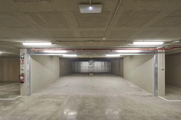 Foto 1 de Alquiler de garaje en calle De la Diputació de 19 m²