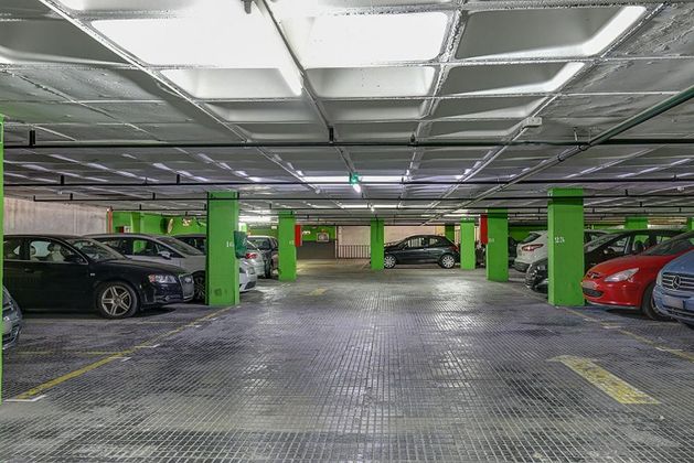 Foto 2 de Garatge en lloguer a calle Del Comte D'urgell de 9 m²