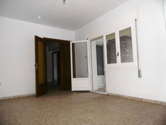 Foto 2 de Pis en venda a Monzón de 4 habitacions amb terrassa i ascensor