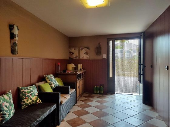 Foto 1 de Casa en venda a Salas Bajas de 3 habitacions amb garatge i balcó