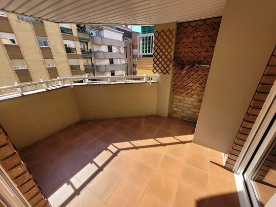 Foto 2 de Piso en venta en Instituts - Universitat de 4 habitaciones con terraza y aire acondicionado