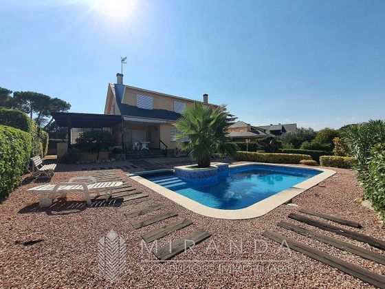 Foto 2 de Xalet en venda a Canovelles de 4 habitacions amb terrassa i piscina