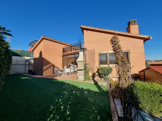 Foto 1 de Casa en venda a Llinars del Valles de 5 habitacions amb terrassa i balcó