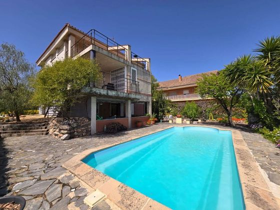 Foto 1 de Chalet en venta en Canovelles de 5 habitaciones con terraza y piscina