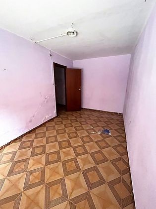 Foto 2 de Venta de piso en El Carmel de 4 habitaciones con ascensor
