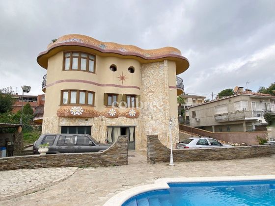 Foto 2 de Chalet en venta en Marianao de 5 habitaciones con terraza y piscina