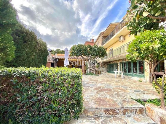 Foto 2 de Casa en venda a Montmar de 8 habitacions amb terrassa i piscina