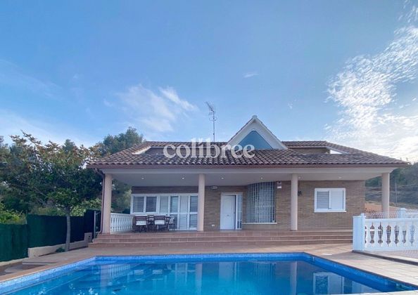 Foto 2 de Xalet en venda a Santa Coloma de Cervelló de 4 habitacions amb terrassa i piscina
