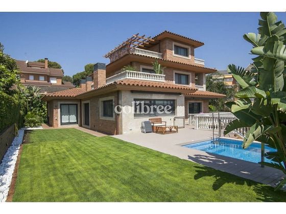 Foto 1 de Casa en venda a Montmar de 7 habitacions amb piscina i garatge