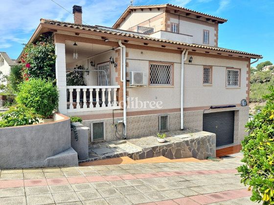 Foto 2 de Casa en venda a Costa Cunit - Els Jardins - Els  Rosers de 4 habitacions amb terrassa i piscina