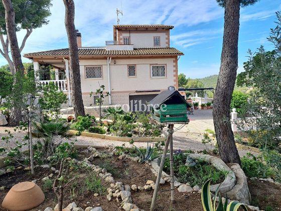 Foto 1 de Casa en venda a Costa Cunit - Els Jardins - Els  Rosers de 4 habitacions amb terrassa i piscina