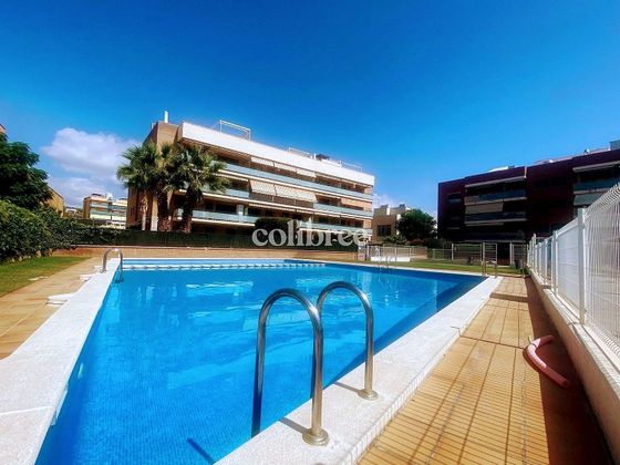 Foto 2 de Àtic en venda a Prat de Cunit de 4 habitacions amb terrassa i piscina