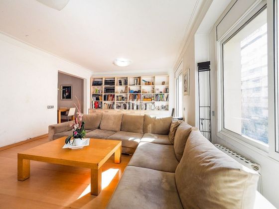 Foto 2 de Piso en venta en El Baix Guinardó de 4 habitaciones con balcón y aire acondicionado
