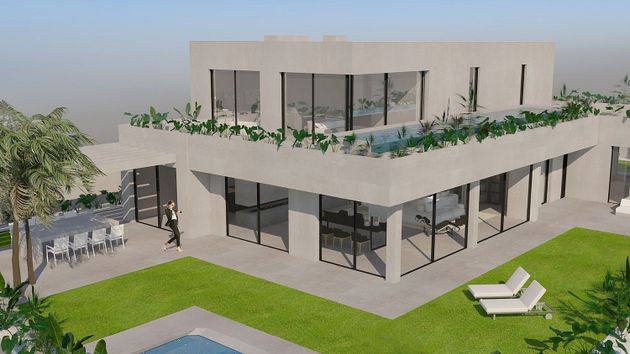 Foto 2 de Venta de chalet en Ciutat Diagonal - La Miranda - La Mallola de 4 habitaciones con terraza y piscina