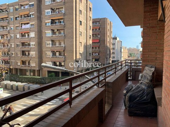 Foto 1 de Venta de piso en El Poble Sec - Parc de Montjuïc de 3 habitaciones con terraza y balcón
