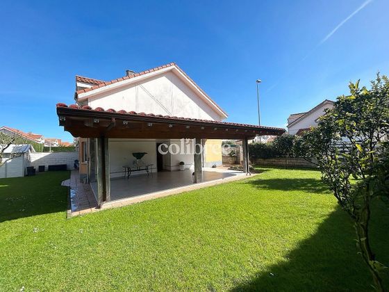 Foto 1 de Casa adossada en venda a Santa Cruz de Bezana de 4 habitacions amb terrassa i garatge